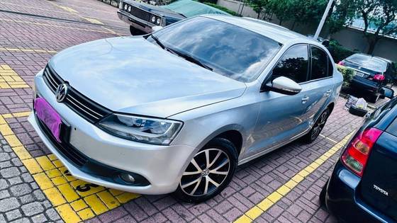 VOLKSWAGEN JETTA 2.0 COMFORTLINE FLEX 4P MANUAL